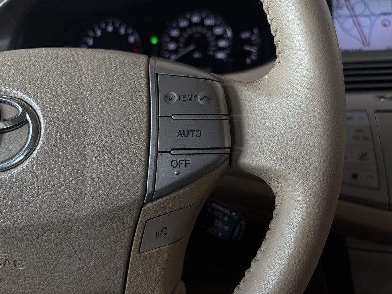 Used 2009 Toyota Avalon Limited FWD image 30