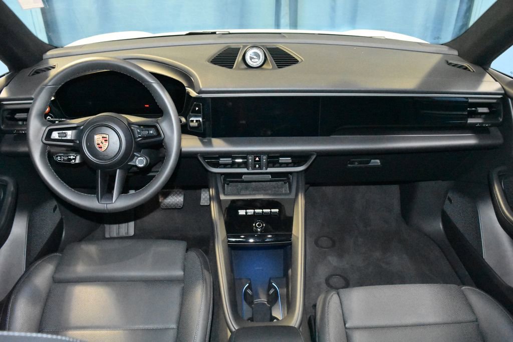 Certified 2025 Porsche Macan Electric image 10