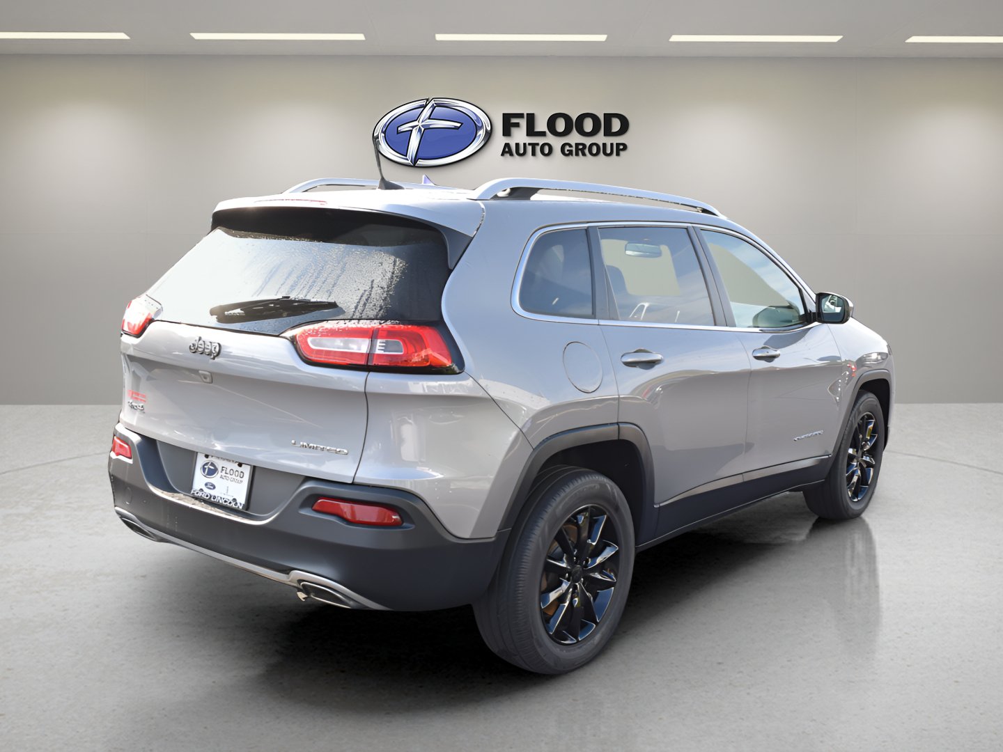 Used 2016 Jeep Cherokee Limited w/ Luxury Group AWD/4WD image 4