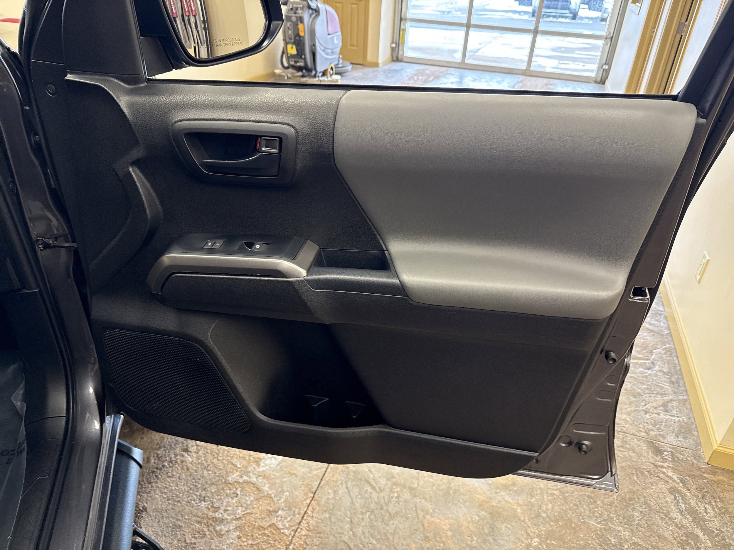 Used 2023 Toyota Tacoma SR5 AWD/4WD image 14