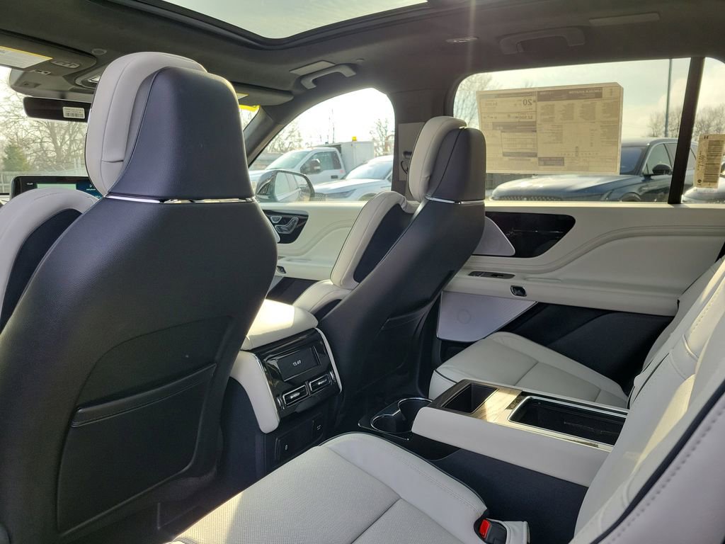 New 2026 Lincoln Aviator Black Label w/ Dynamic Handling Package image 15