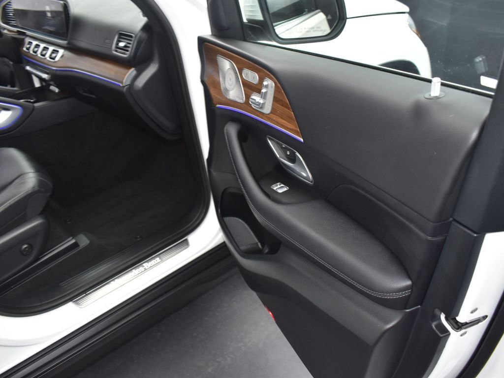 Used 2025 Mercedes-Benz GLS 450 4MATIC image 18