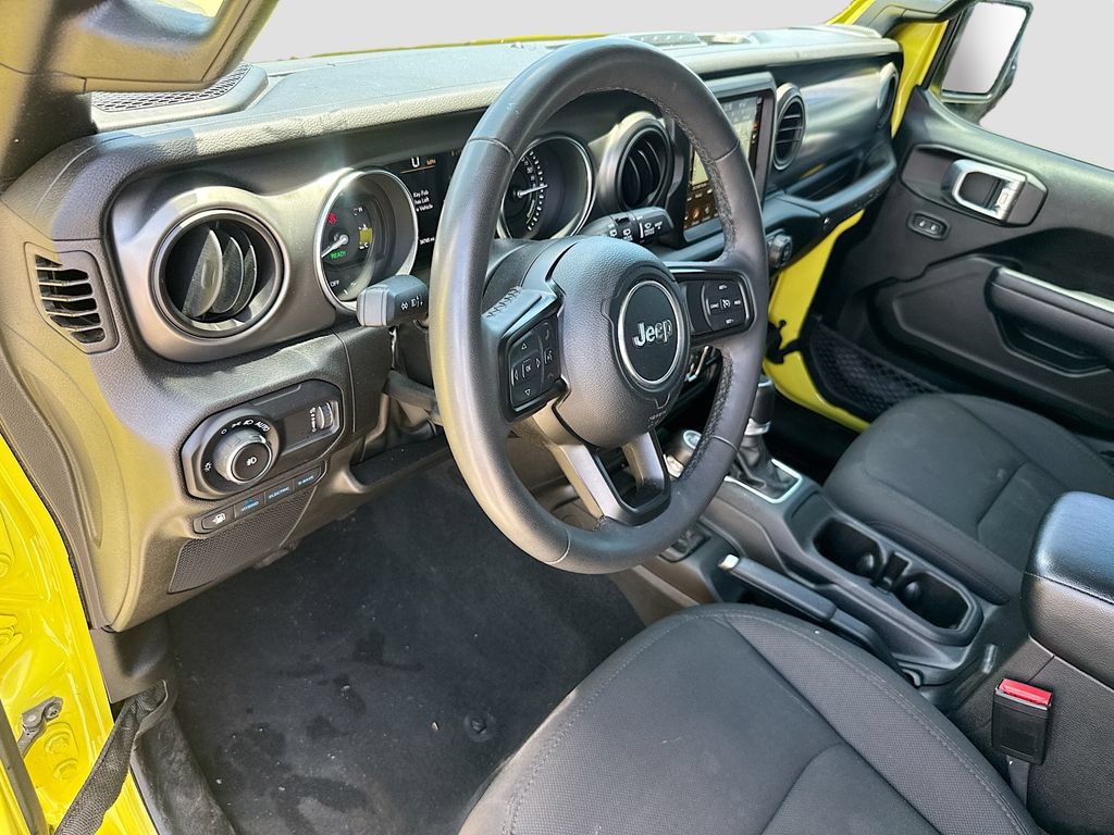 Used 2023 Jeep Wrangler Unlimited w/ Sun & Screen Package AWD/4WD image 10