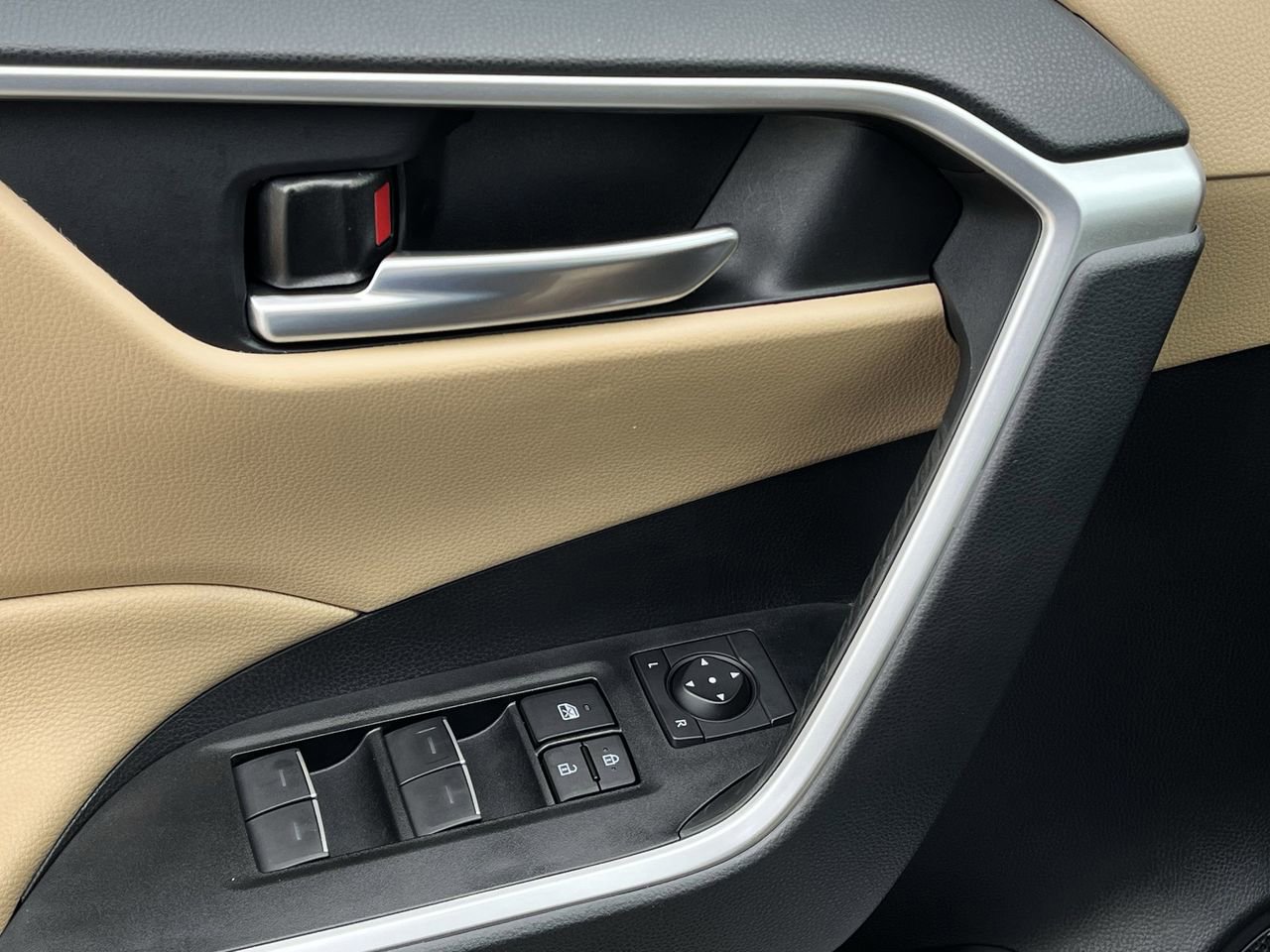 Used 2024 Toyota RAV4 XLE Premium image 21