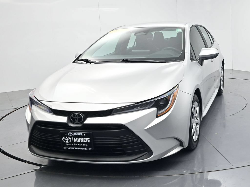 Used 2023 Toyota Corolla LE FWD image 3
