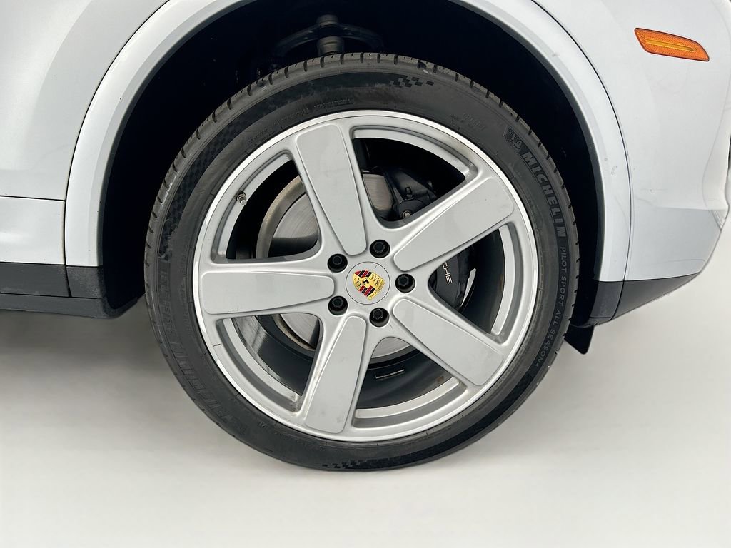Used 2018 Porsche Cayenne image 31