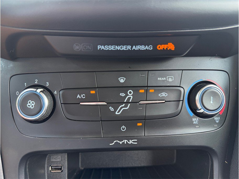 Used 2016 Ford Focus SE w/ Equipment Group 201A FWD image 27