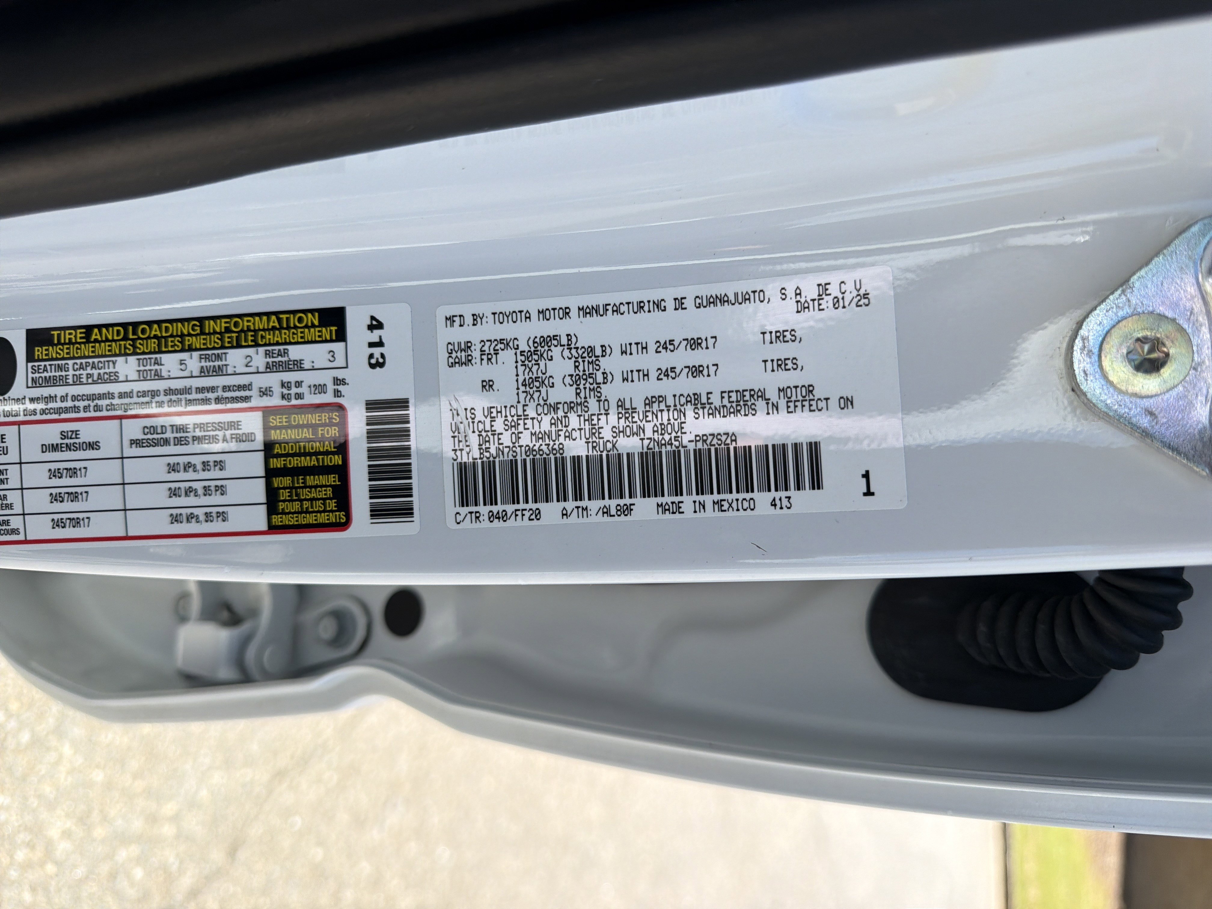 Used 2025 Toyota Tacoma SR5 AWD/4WD image 30