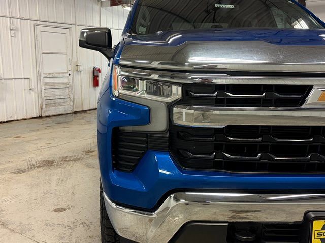 Used 2022 Chevrolet Silverado 1500 LT w/ Z71 Off-Road Package image 4