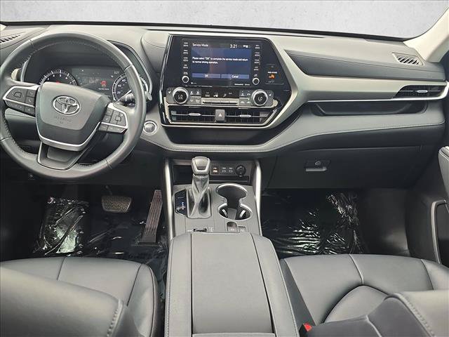 Used 2022 Toyota Highlander XLE FWD image 19