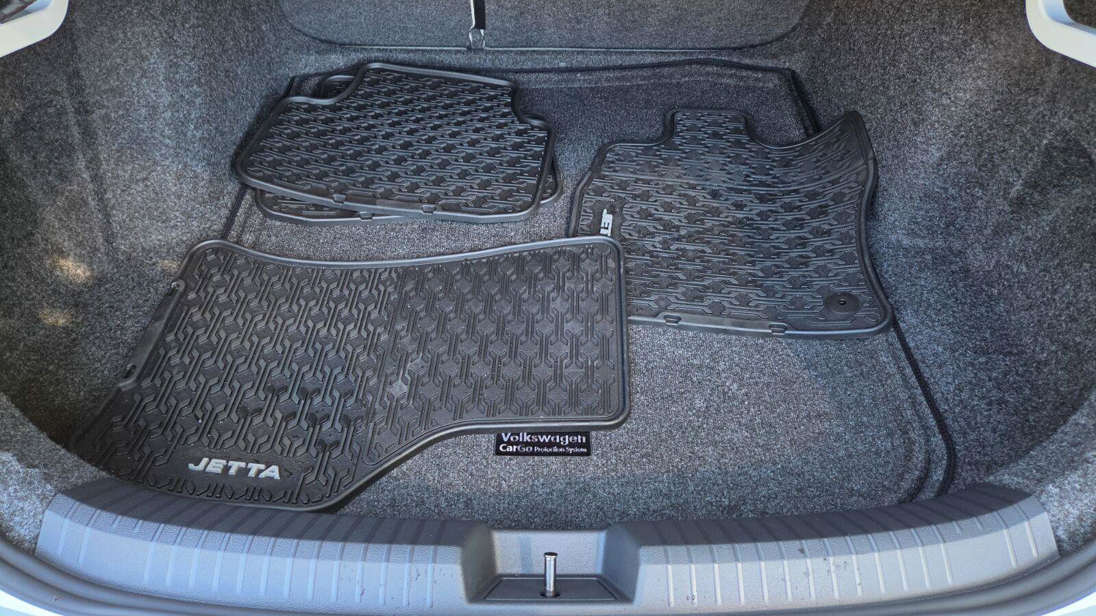 Certified 2025 Volkswagen Jetta SE w/ Sunroof Package FWD image 67