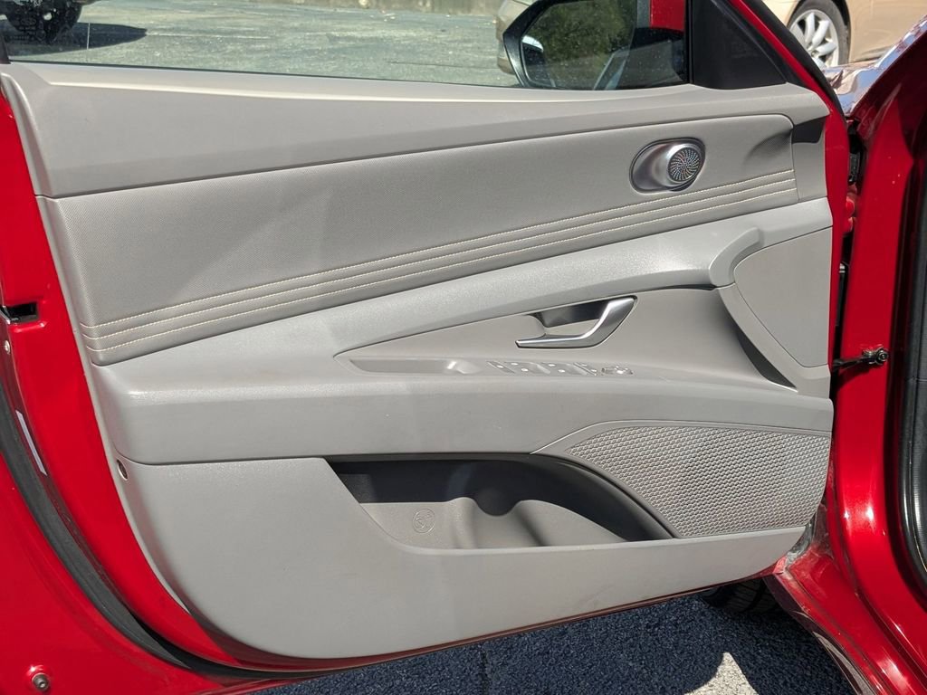 Used 2025 Hyundai Elantra SEL FWD image 16