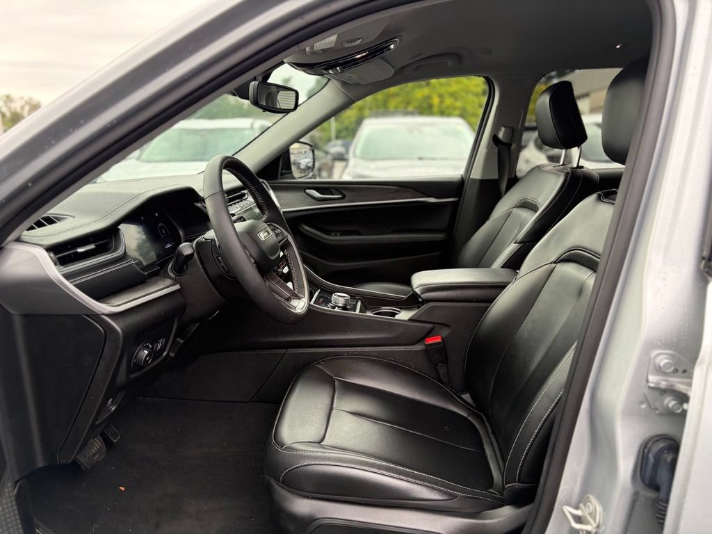 Used 2023 Jeep Grand Cherokee L Limited AWD/4WD image 25
