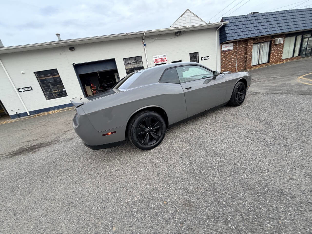Used 2019 Dodge Challenger SXT image 8