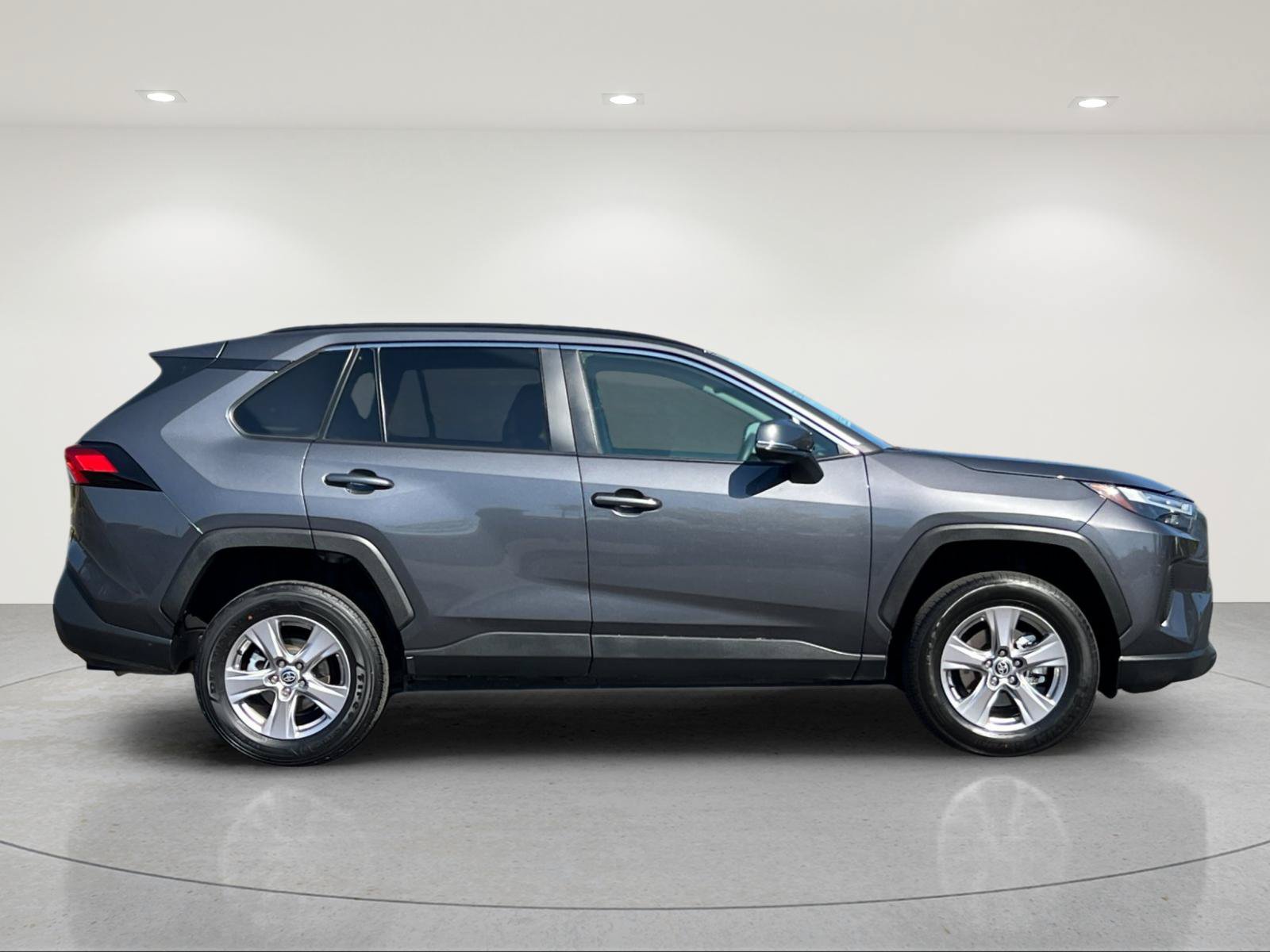 Used 2025 Toyota RAV4 XLE AWD/4WD image 6