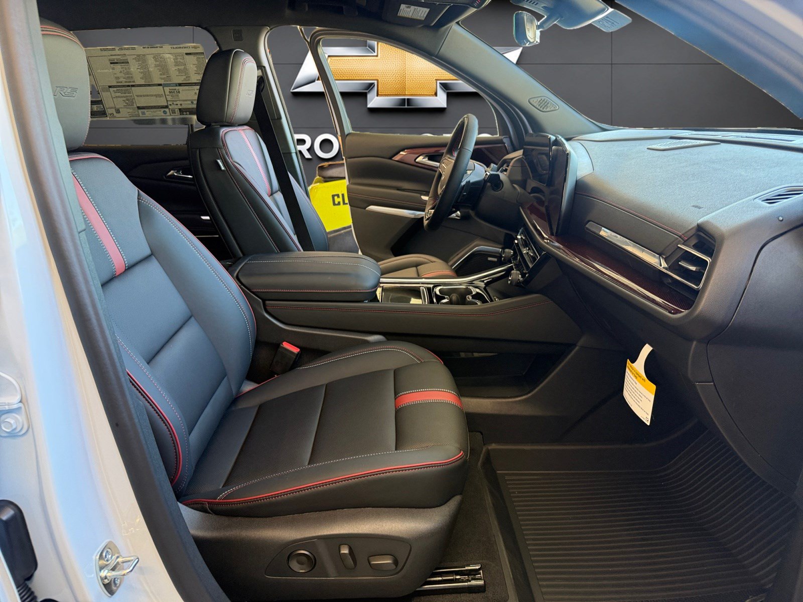 New 2027 Chevrolet Traverse RS w/ LPO, Floor Liner Package FWD image 13