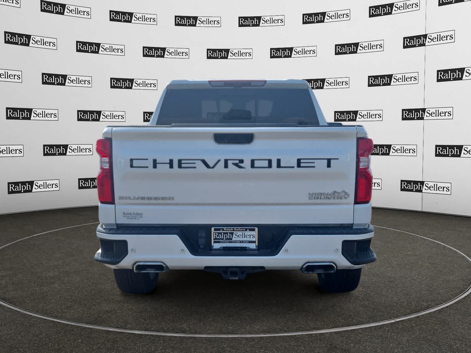 Used 2024 Chevrolet Silverado 1500 High Country w/ High Country Premium Package AWD/4WD image 5