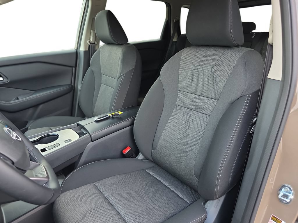 Used 2025 Nissan Rogue SV FWD image 15