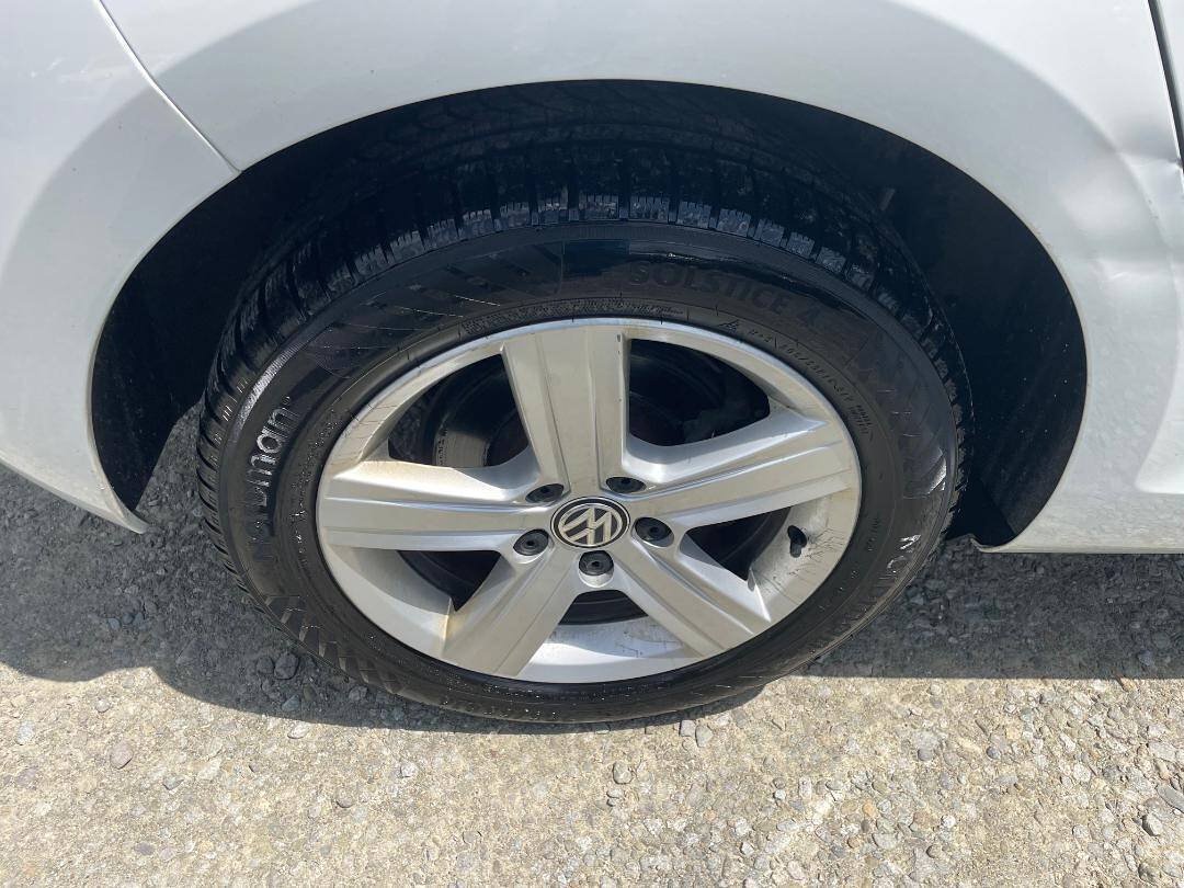 Used 2017 Volkswagen Golf SE FWD image 31