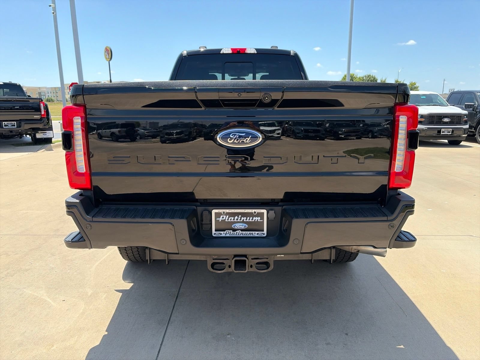 Used 2023 Ford F350 Lariat w/ Lariat Ultimate Package AWD/4WD image 4