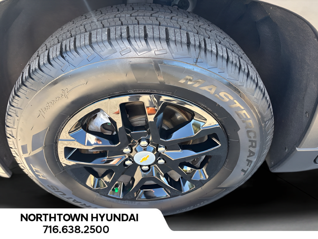 Used 2023 Chevrolet Traverse LS AWD/4WD image 36