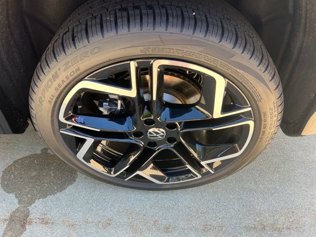 New 2026 Volkswagen Tiguan SEL R-Line AWD/4WD image 11