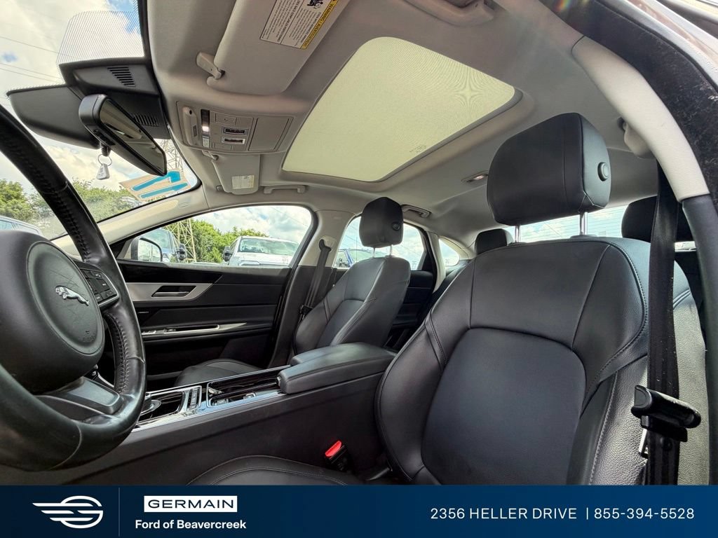Used 2017 Jaguar XF Premium AWD/4WD image 16