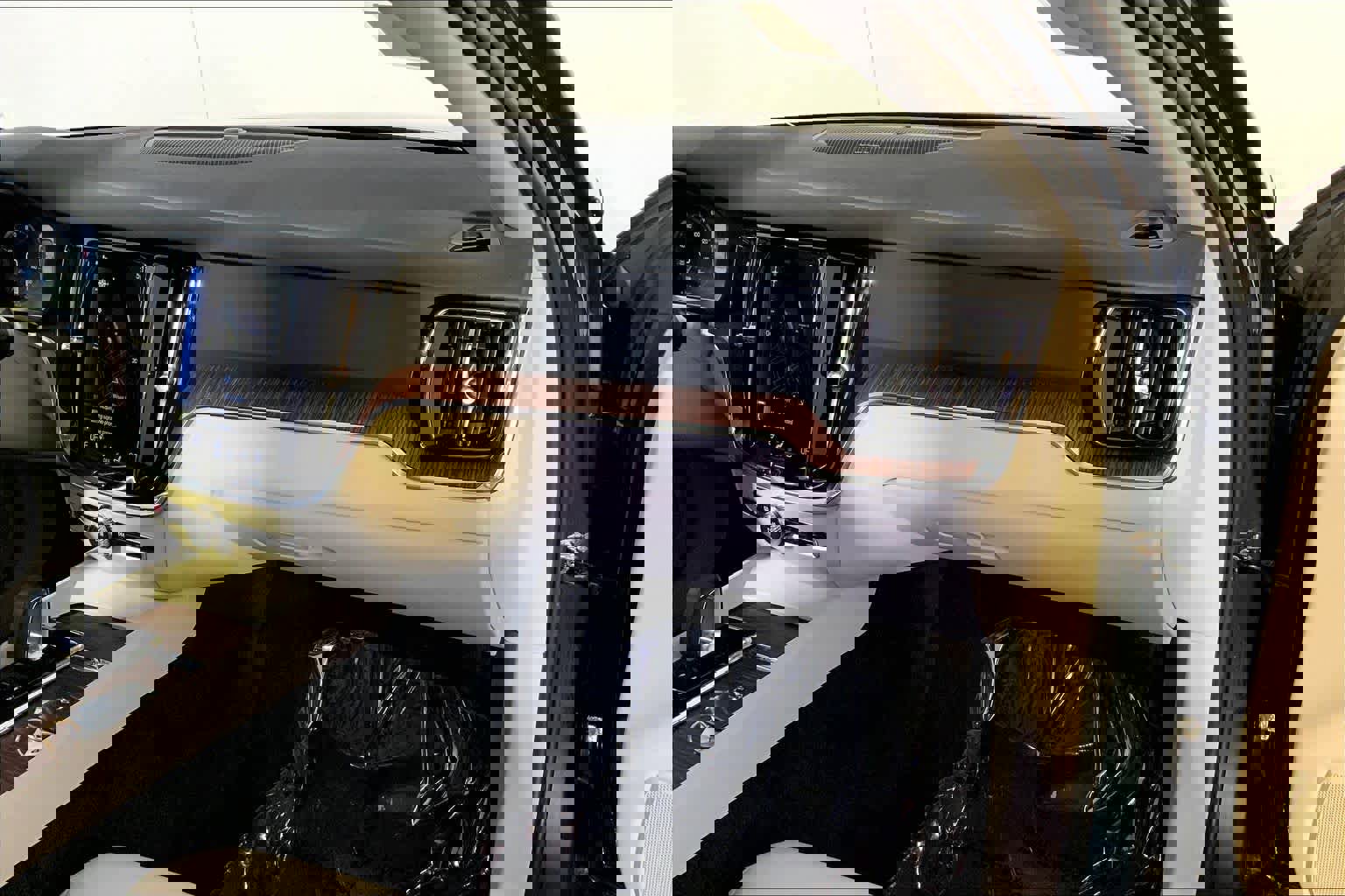 Used 2022 Volvo S60 B5 Momentum w/ Premium Package image 18