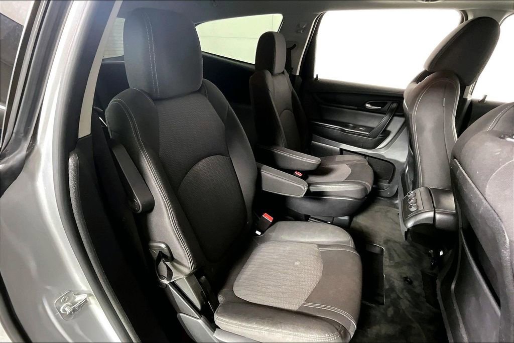 Used 2017 Chevrolet Traverse LT image 27