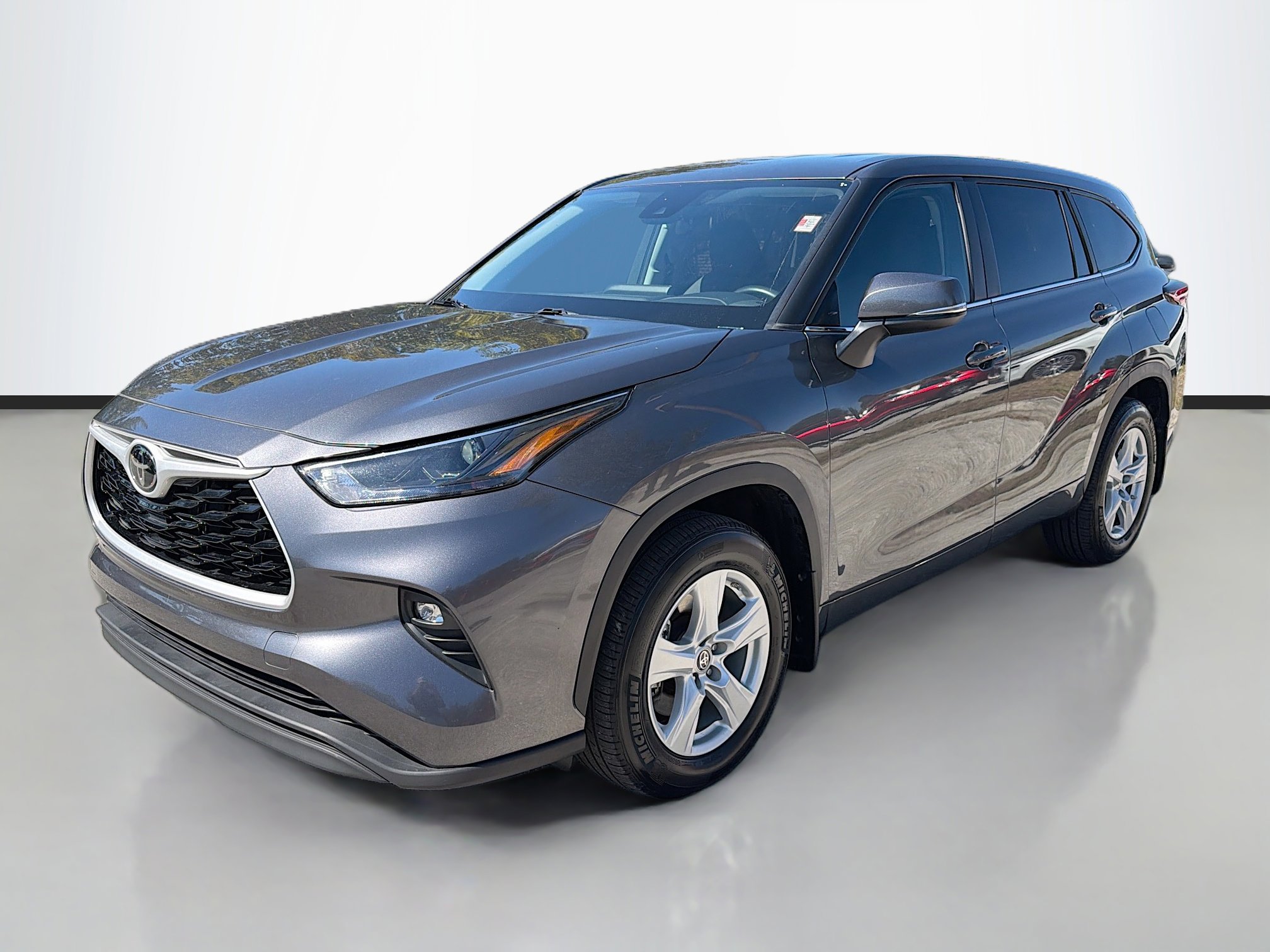 Used 2024 Toyota Highlander LE image 7