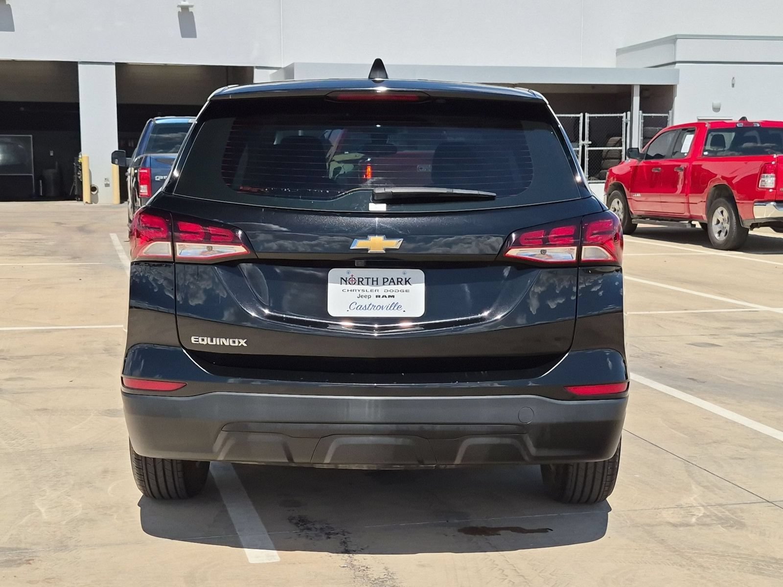 Used 2023 Chevrolet Equinox LS w/ LPO, Cargo Package FWD image 4