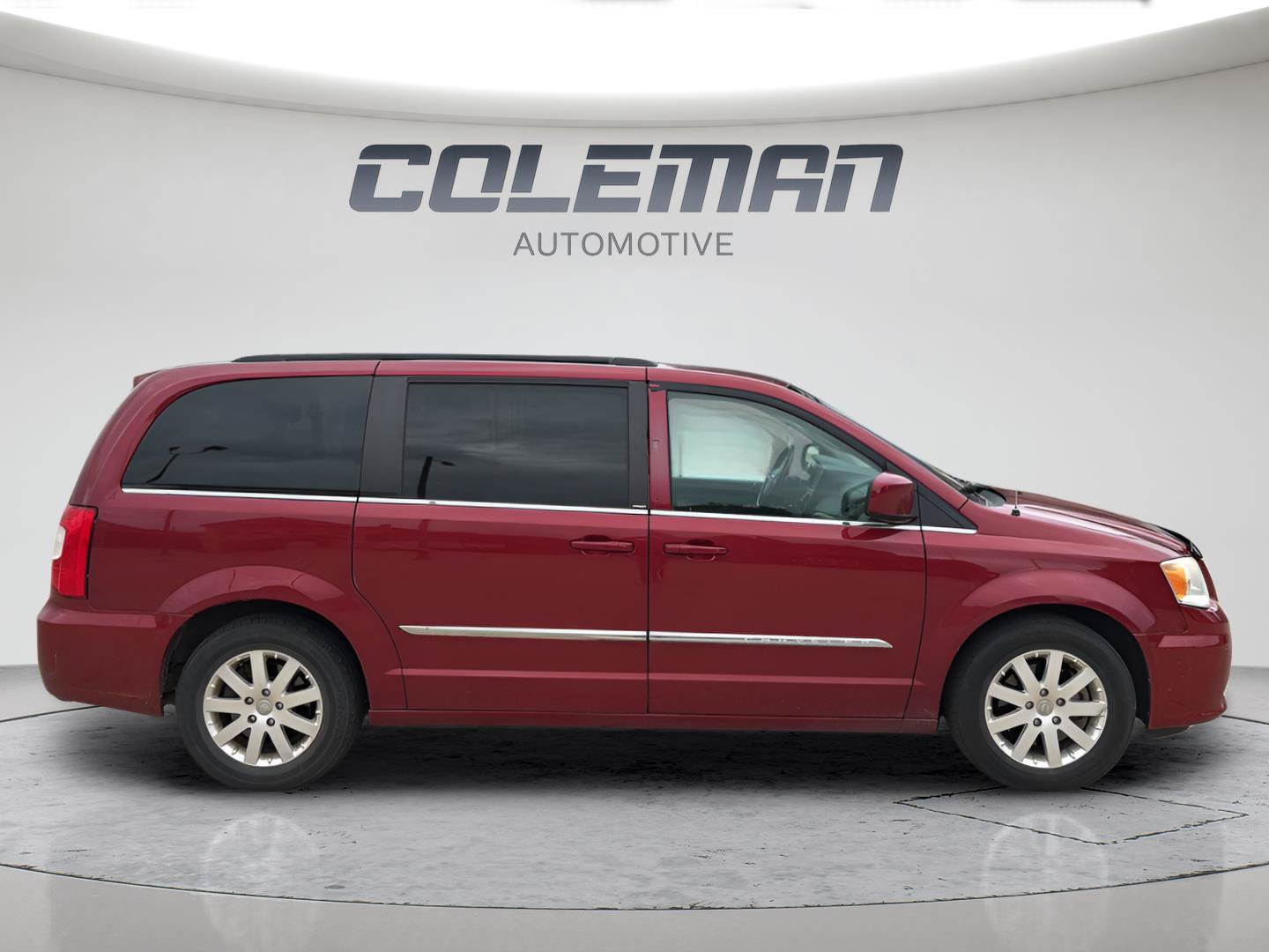 Used 2014 Chrysler Town & Country Touring FWD image 14