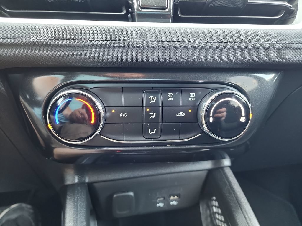 Used 2025 Chevrolet TrailBlazer LT AWD/4WD image 27