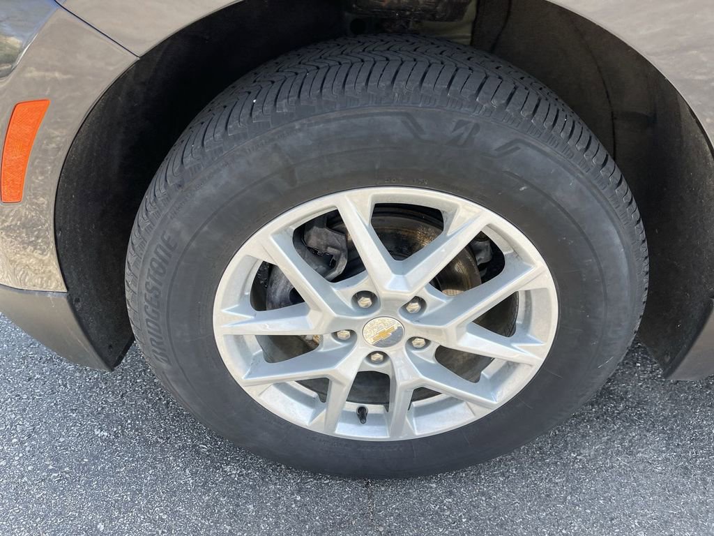 Used 2023 Chevrolet Equinox LT AWD/4WD image 2