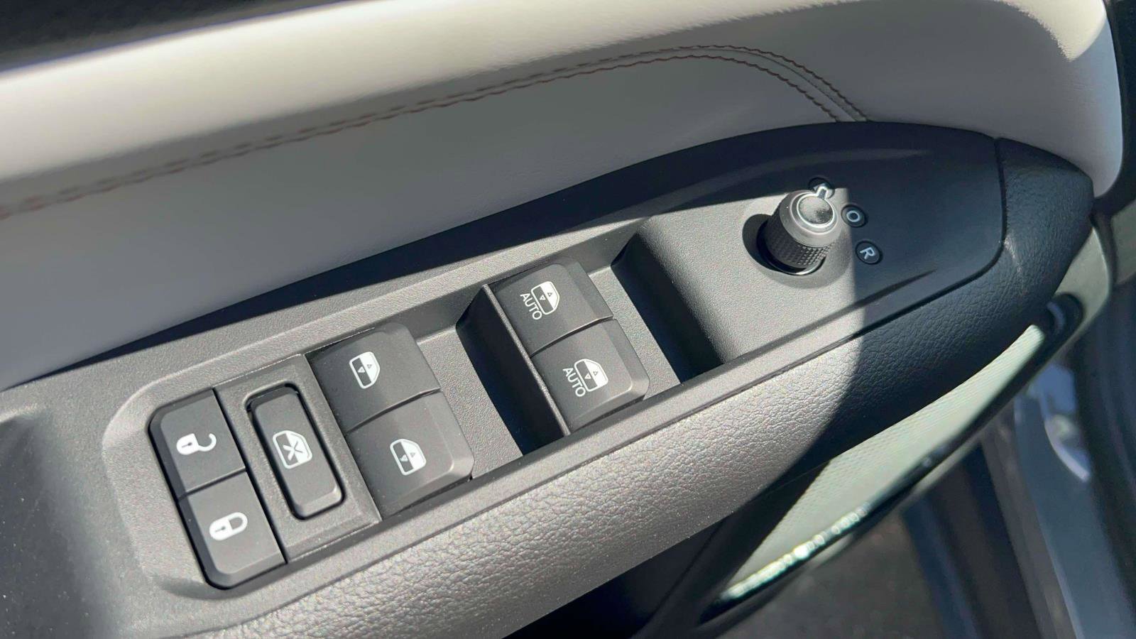 Used 2023 Jeep Compass Limited image 23