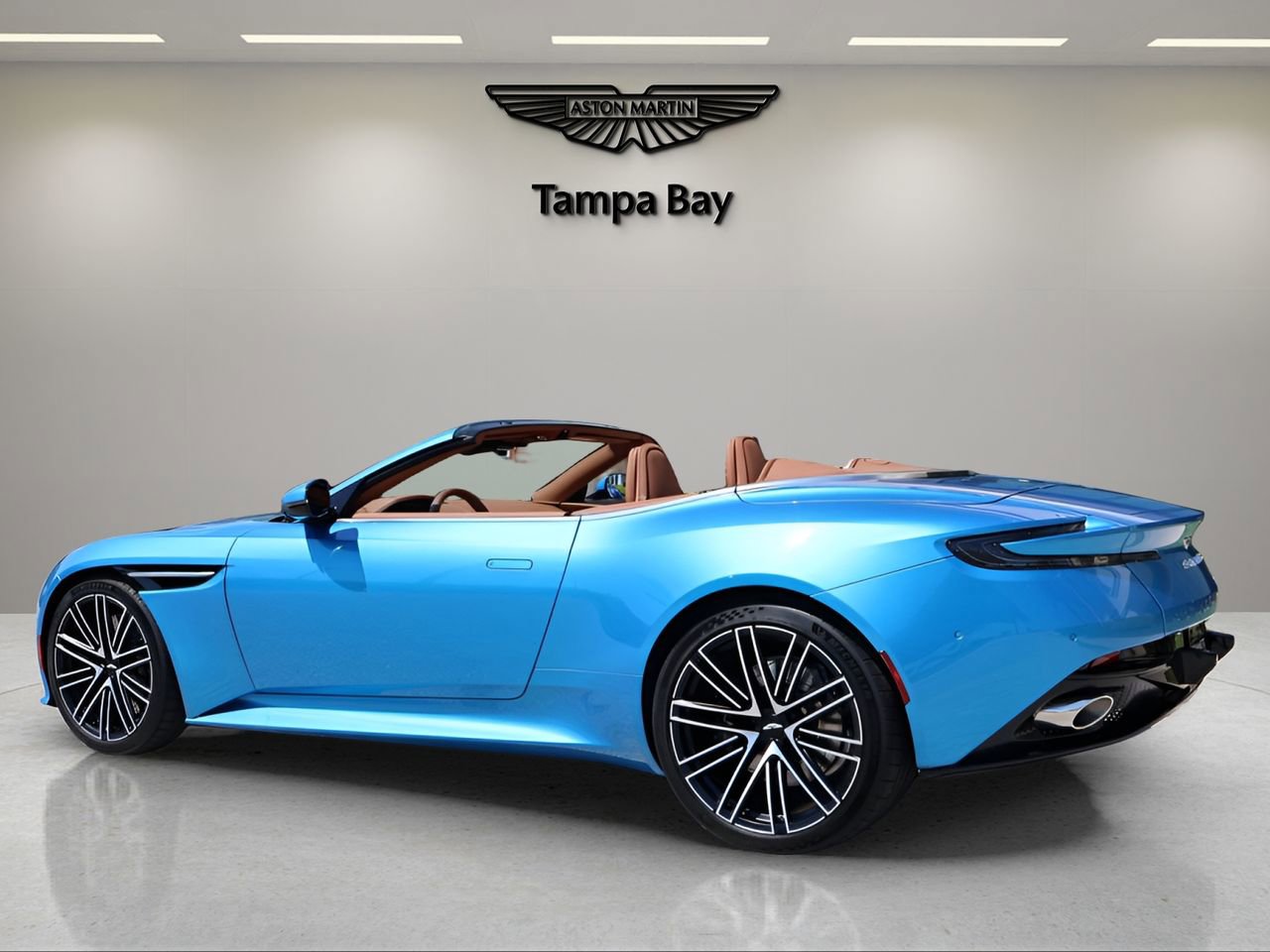 Used 2024 Aston Martin DB12 Convertible image 7