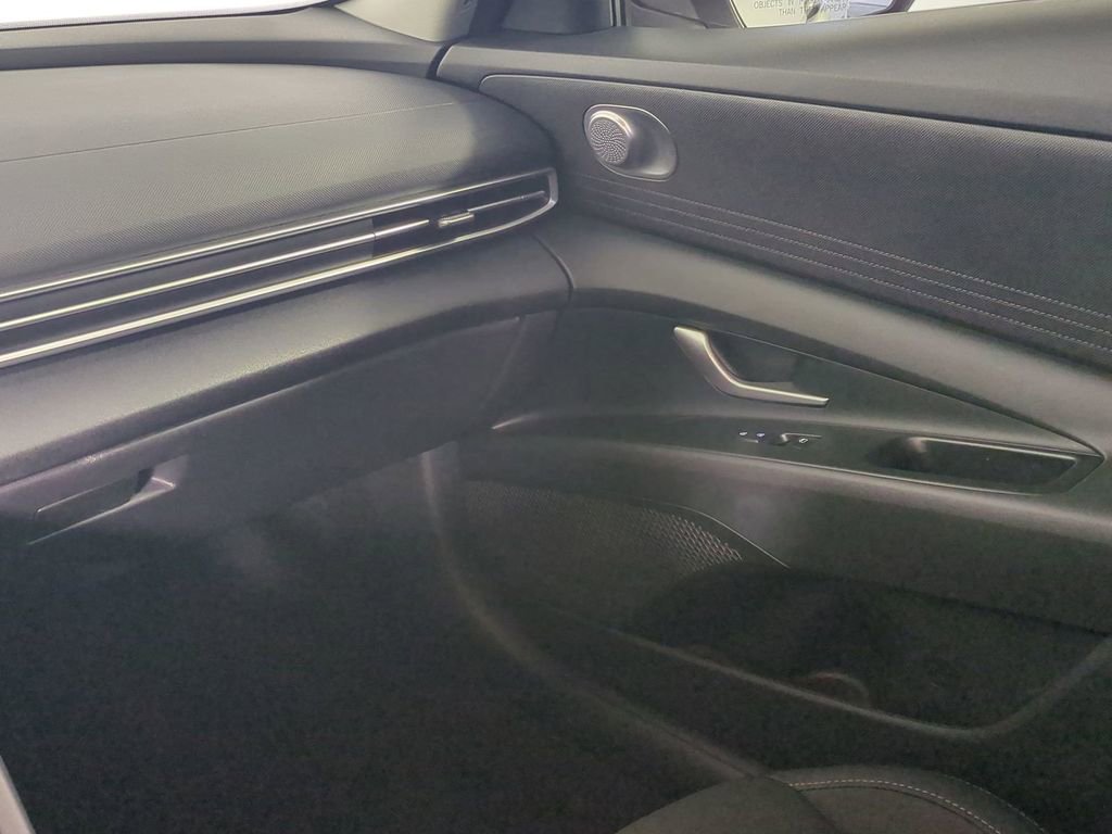 Used 2023 Hyundai Elantra SEL FWD image 17