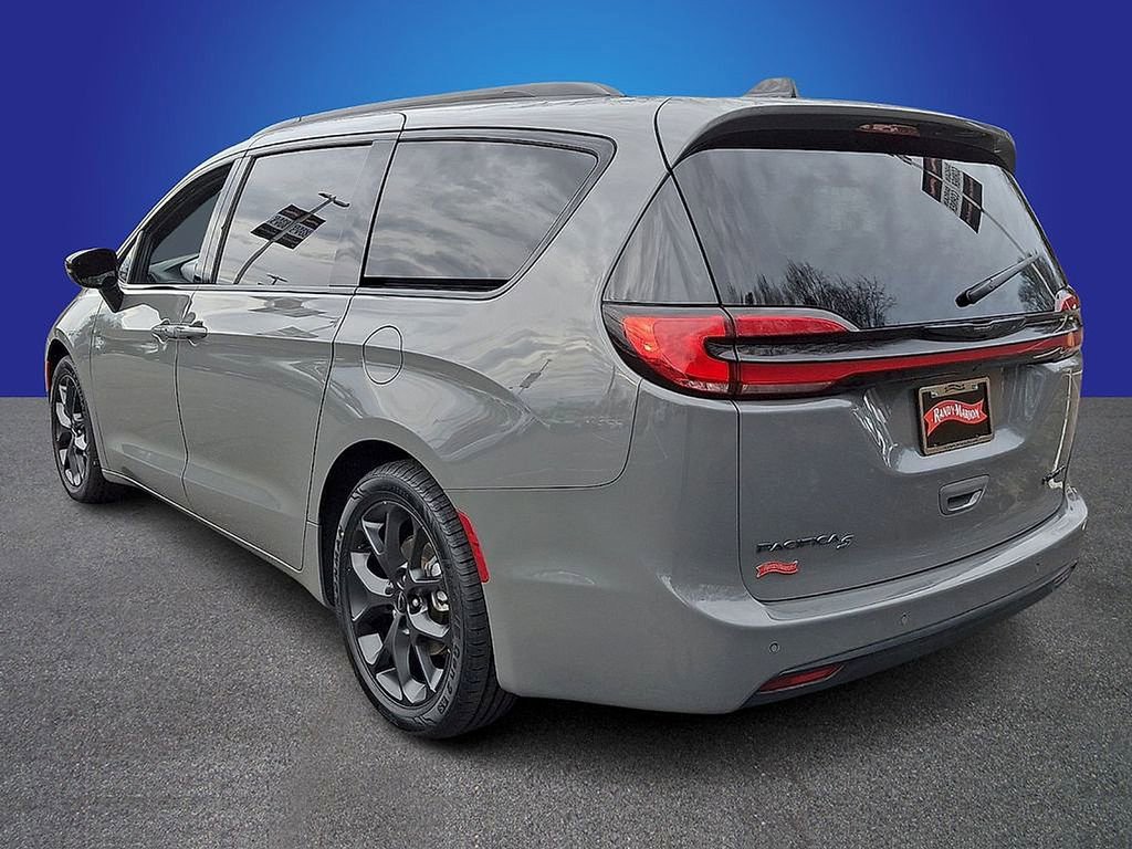 Used 2025 Chrysler Pacifica Limited FWD image 6