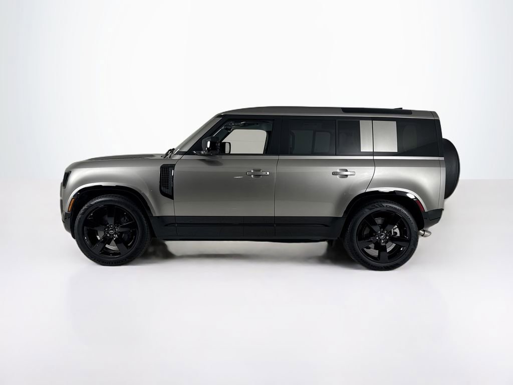 Used 2025 Land Rover Defender 110 X-Dynamic SE image 2