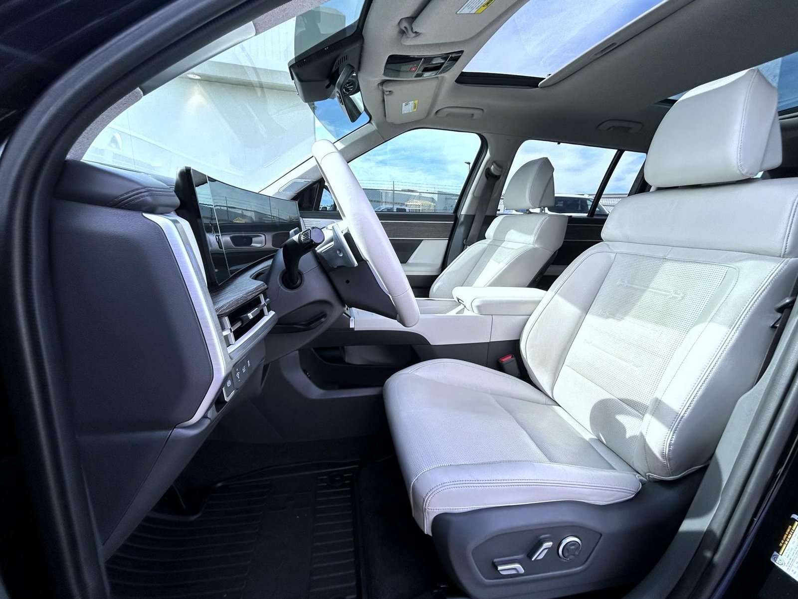 Used 2024 Hyundai Santa Fe Limited FWD image 10