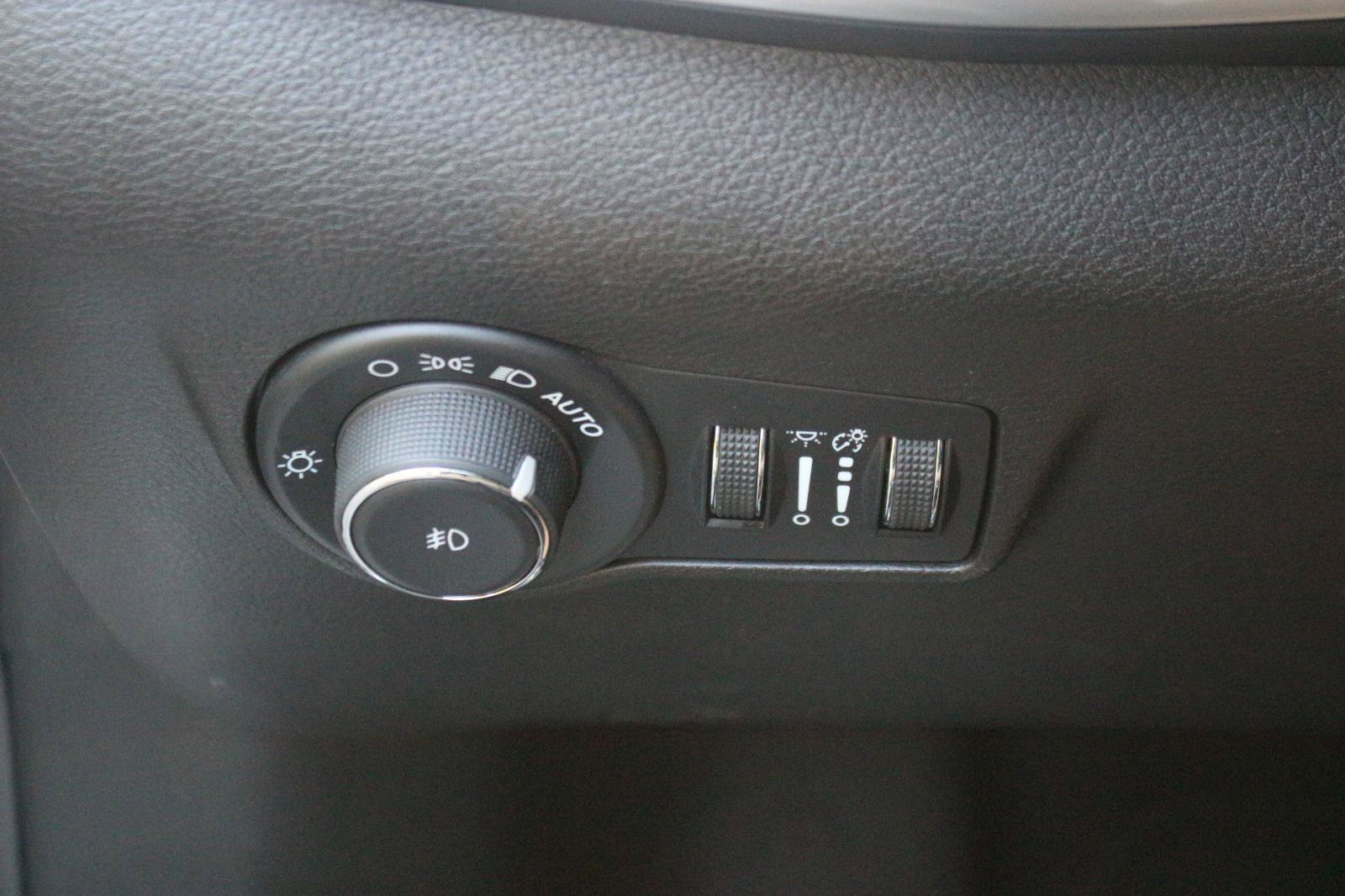Used 2024 Jeep Compass Latitude AWD/4WD image 29