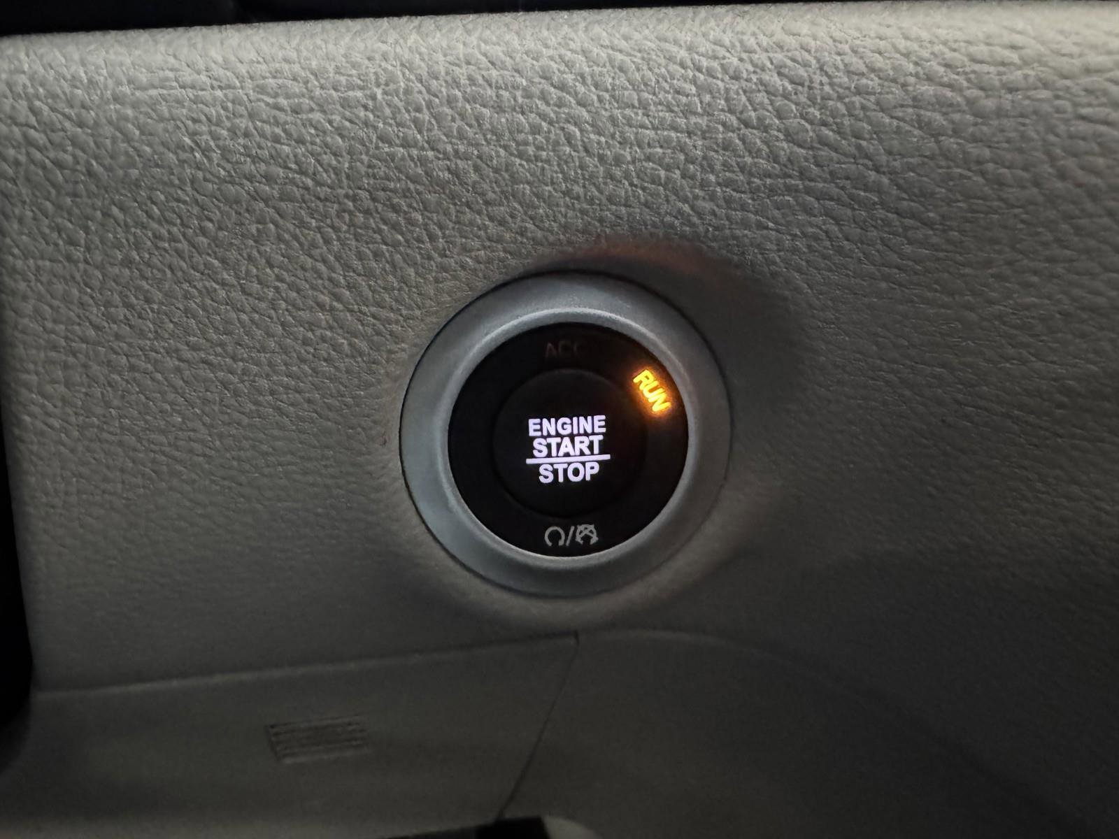 Used 2023 Chrysler Pacifica Touring-L image 16