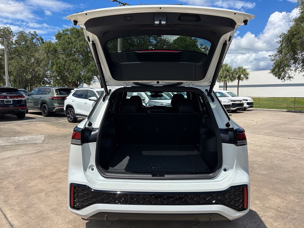 Certified 2026 Volkswagen Tiguan SE R-Line FWD image 44