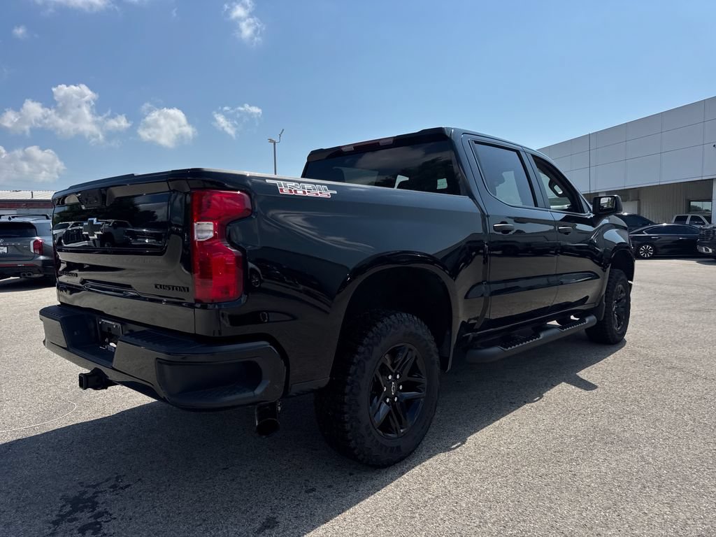 Used 2025 Chevrolet Silverado 1500 Custom Trail Boss w/ LPO, Dark Essentials Package AWD/4WD image 6