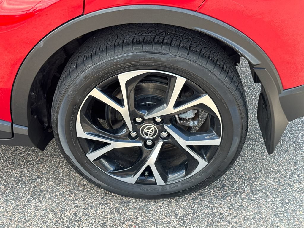 Used 2021 Toyota C-HR XLE FWD image 39