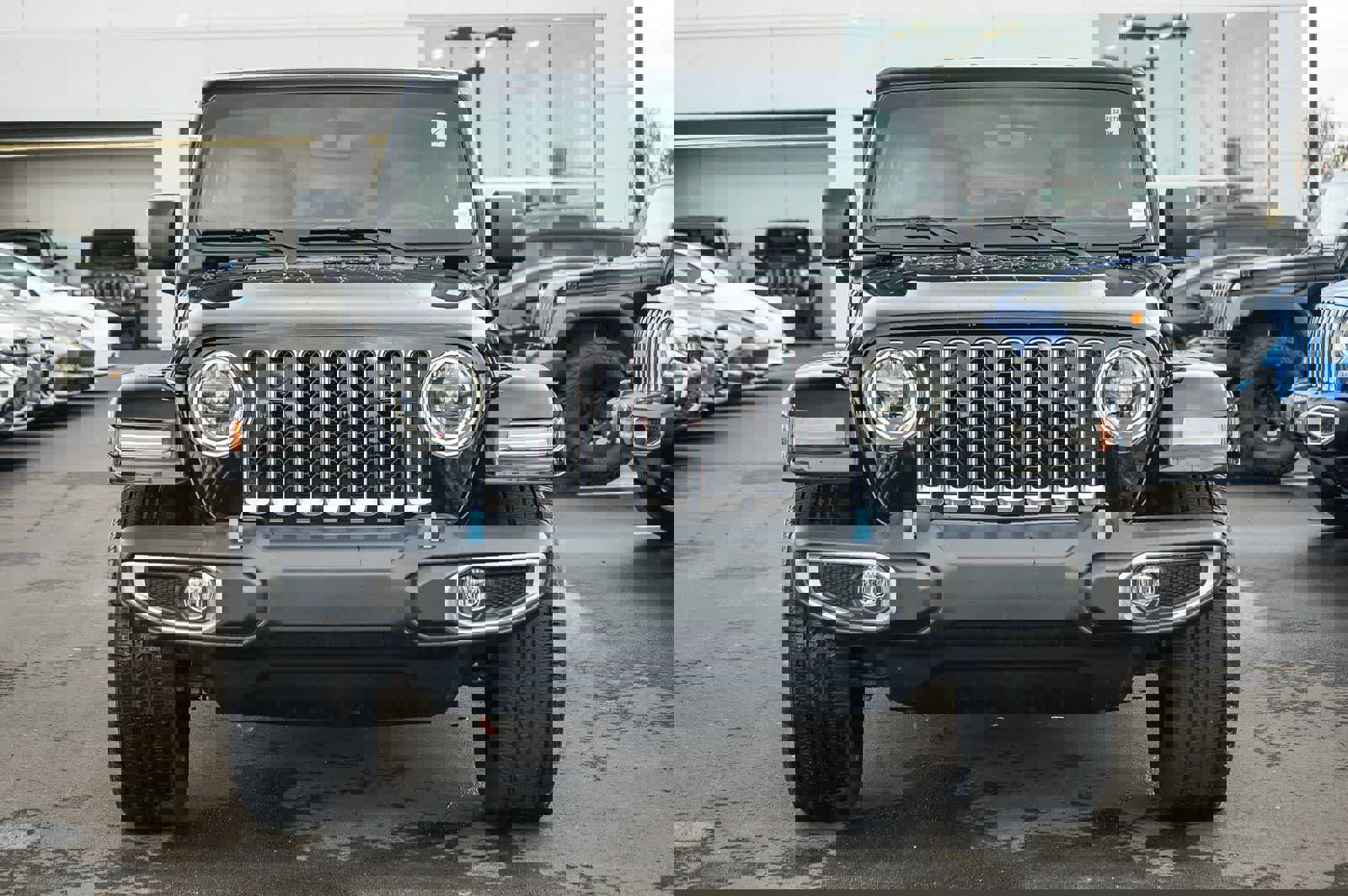 Used 2023 Jeep Wrangler Sahara image 2