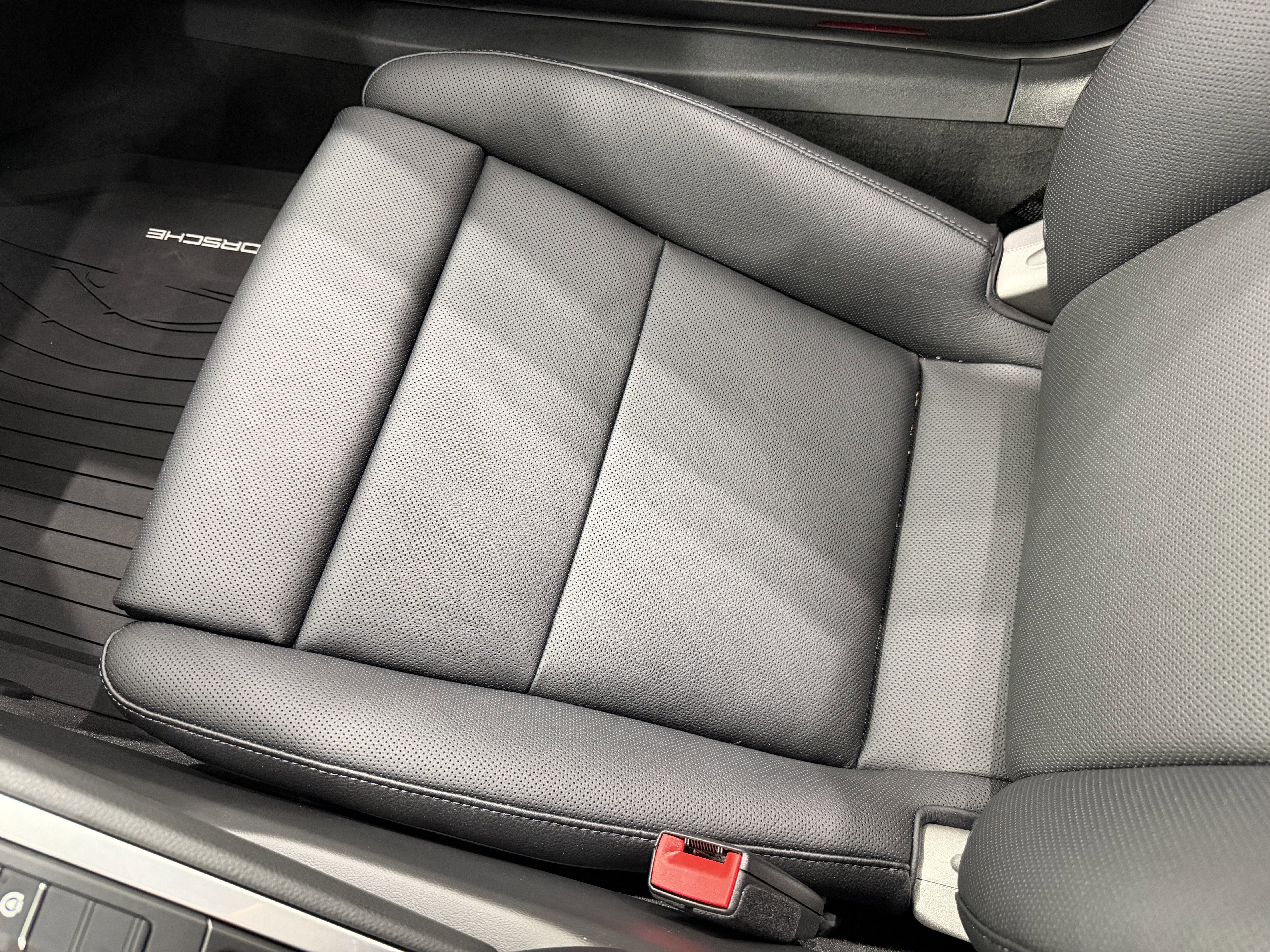 Certified 2025 Porsche 718 Cayman RWD image 51