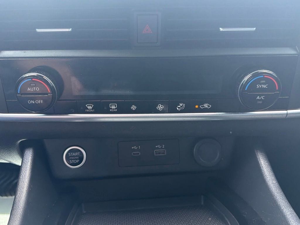 Used 2023 Nissan Rogue SV AWD/4WD image 28