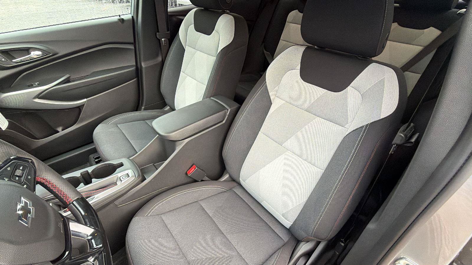 New 2026 Chevrolet Trax RS w/ Sunroof Package FWD image 5