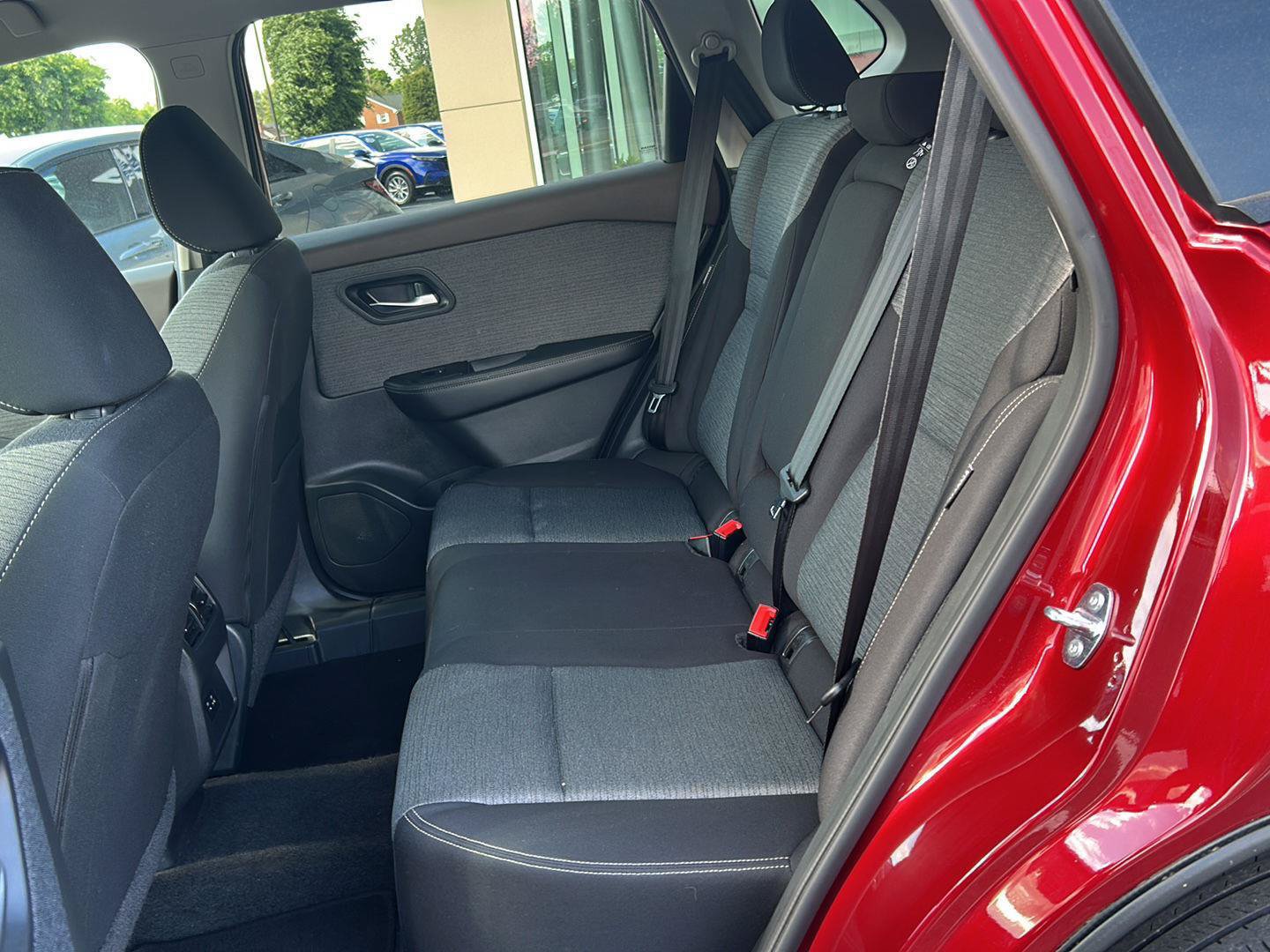 Used 2023 Nissan Rogue SV AWD/4WD image 16